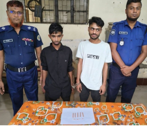 বানাড়ীপাড়ায় ইয়াবাসহ দুই মাদক ব্যাবসায়ী গ্রেফতার