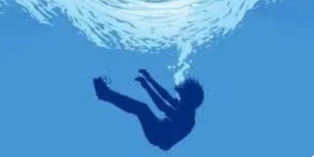 মোংলায় নদীতে পড়ে ট্রলার মাঝি নিখোঁজ