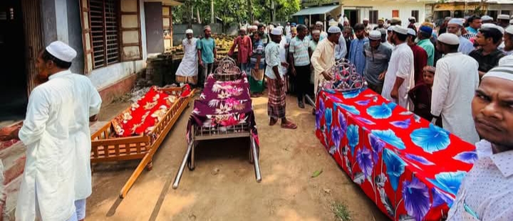 সড়ক দূর্ঘটনায় নিহত একই পরিবারের তিনজনের দাফন সম্পন্ন