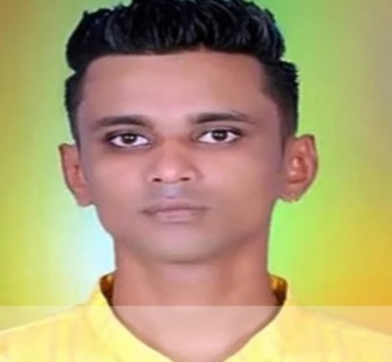 দেশে এখন সস্তা নুন আর খুন, স্ত্রীর ছবি তুলতে বাঁধা স্বামীকে ছুরিকাঘাতে হ/ত্যা