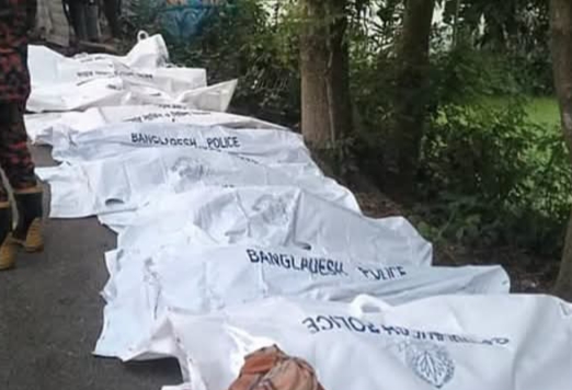 বাস – ট্রাক সং’ঘ’র্ষ, সড়কে ঝড়ল ১৩ প্রান